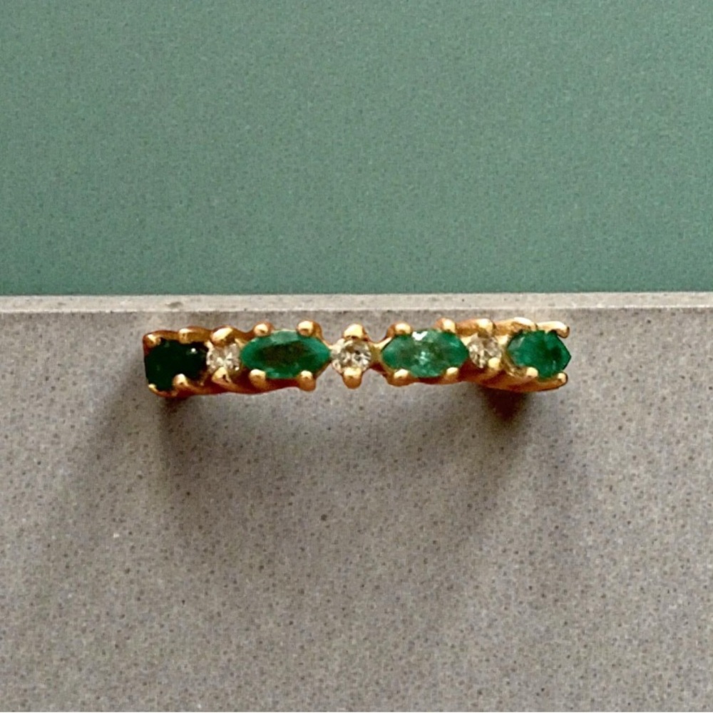 14k Elegant Gold and Green EMERALD Diamond Ring